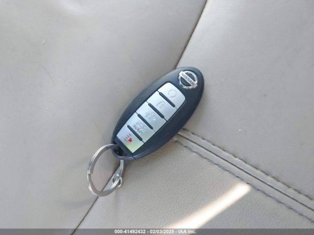 5N1DR2MN0JC675254 Nissan Pathfinder Sl