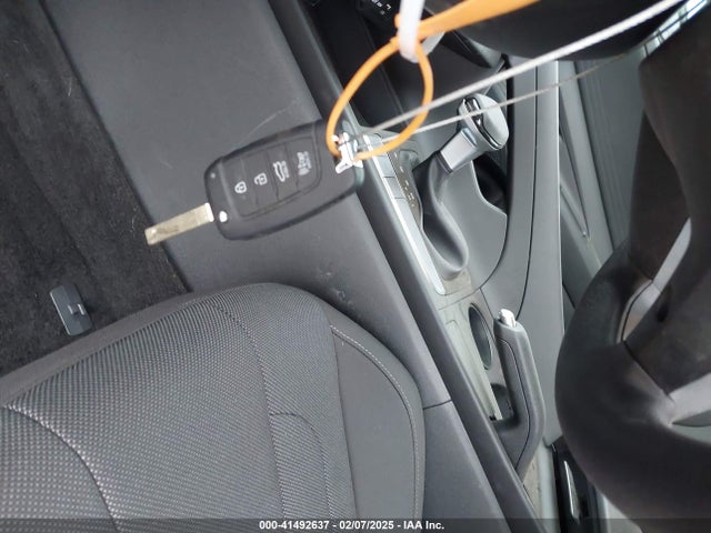 KMHLL4DG9SU917755 Hyundai ELANTRA SE