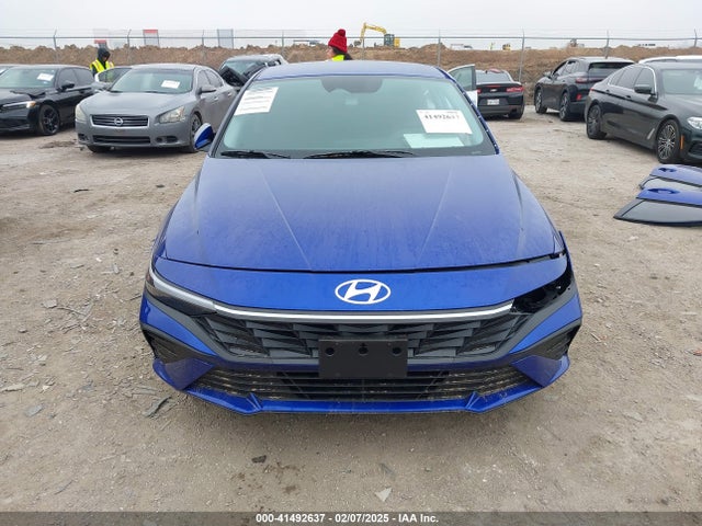 KMHLL4DG9SU917755 Hyundai ELANTRA SE