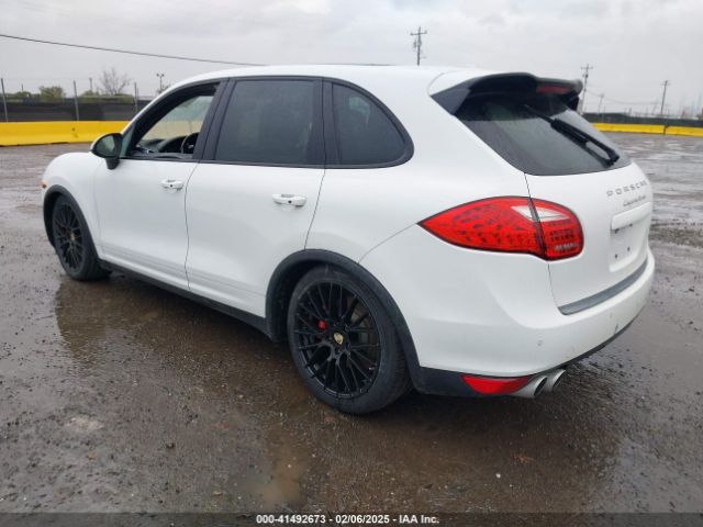 2013 PORSCHE CAYENNE WP1AC2A25DLA92877 Photo 2
