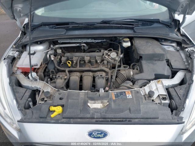 1FADP3K2XJL260800 Ford FOCUS SE
