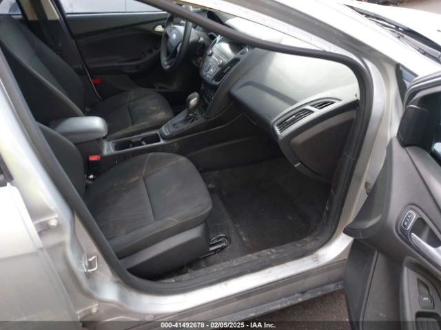 1FADP3K2XJL260800 Ford FOCUS SE