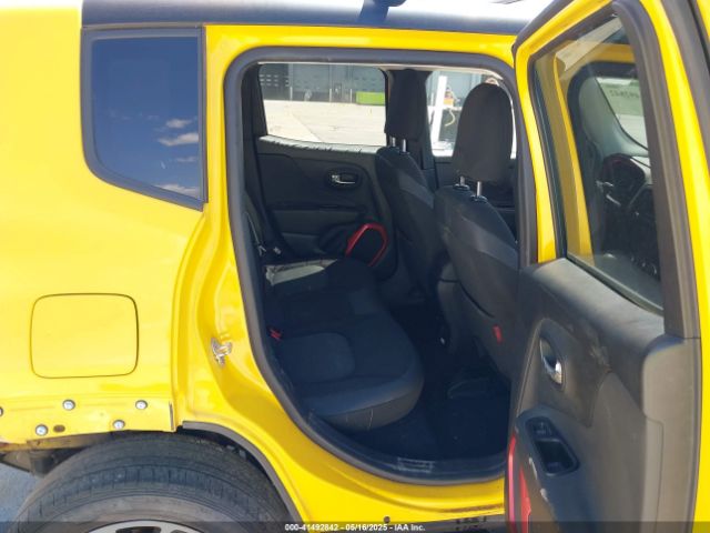 ZACCJBCT0FPB47305 Jeep Renegade Trailhawk