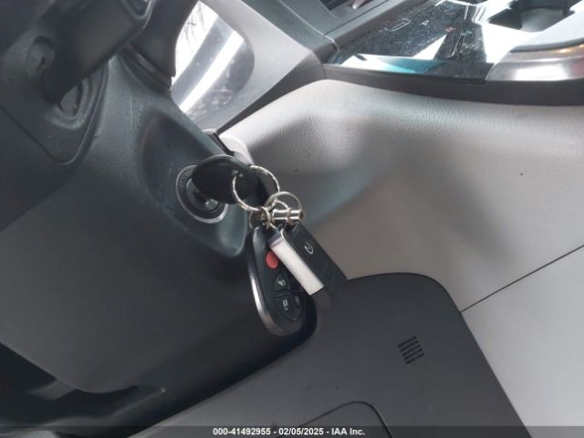 5TDKK3DC6FS528608 Toyota Sienna Le 8 Passenger
