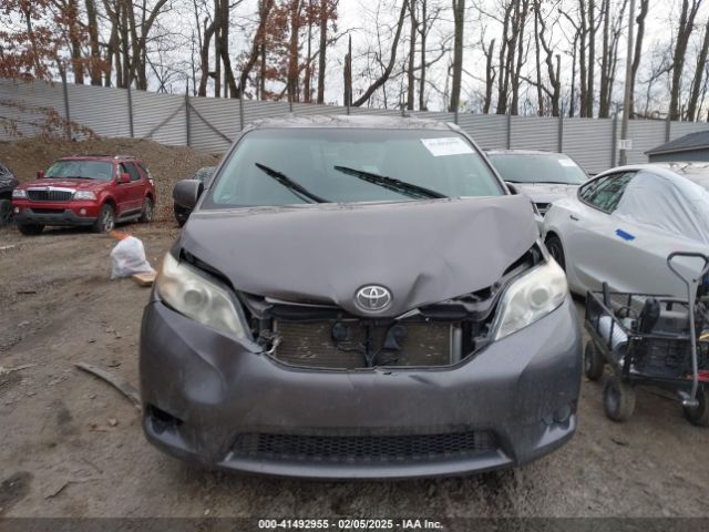 5TDKK3DC6FS528608 Toyota Sienna Le 8 Passenger