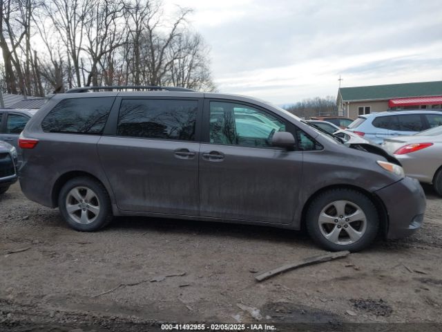 5TDKK3DC6FS528608 Toyota Sienna Le 8 Passenger