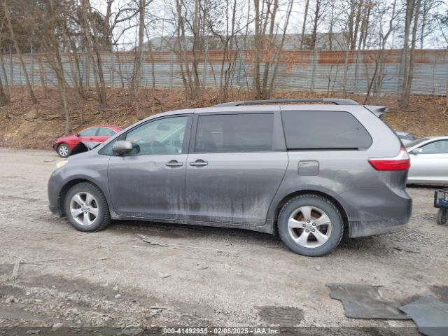 5TDKK3DC6FS528608 Toyota Sienna Le 8 Passenger