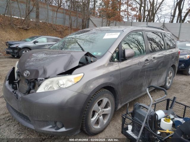 5TDKK3DC6FS528608 Toyota Sienna Le 8 Passenger