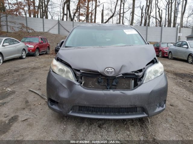 5TDKK3DC6FS528608 Toyota Sienna Le 8 Passenger