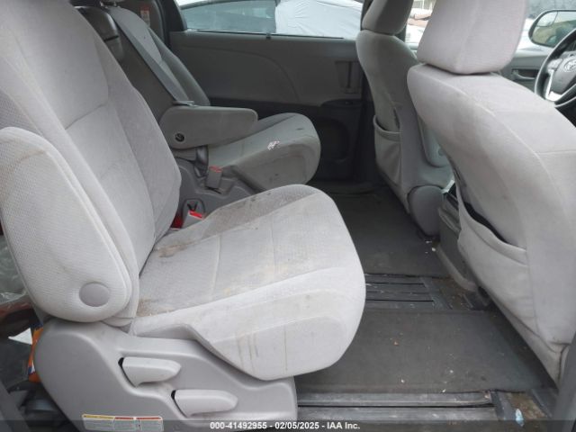 5TDKK3DC6FS528608 Toyota Sienna Le 8 Passenger
