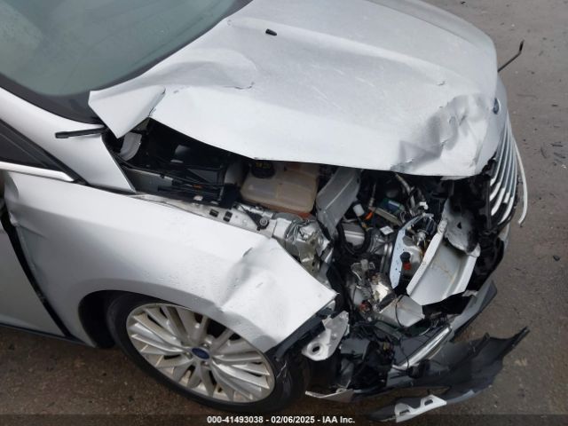 1FADP3N27JL316865 Ford Focus Titanium