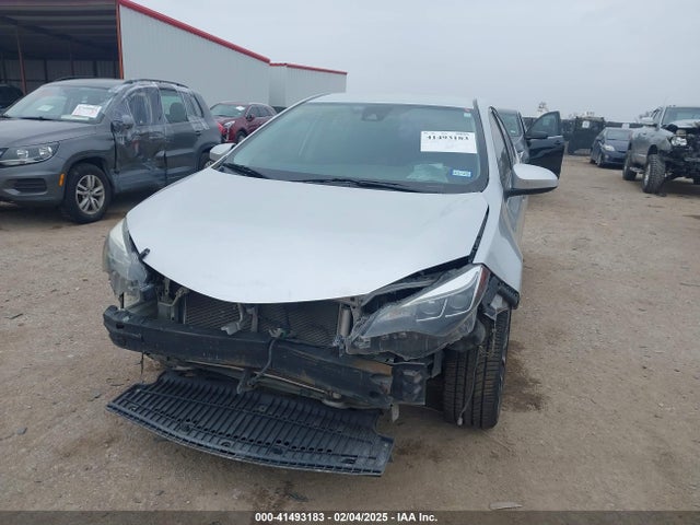 Toyota COROLLA SE 2018 5YFBURHEXJP847035 Image 2