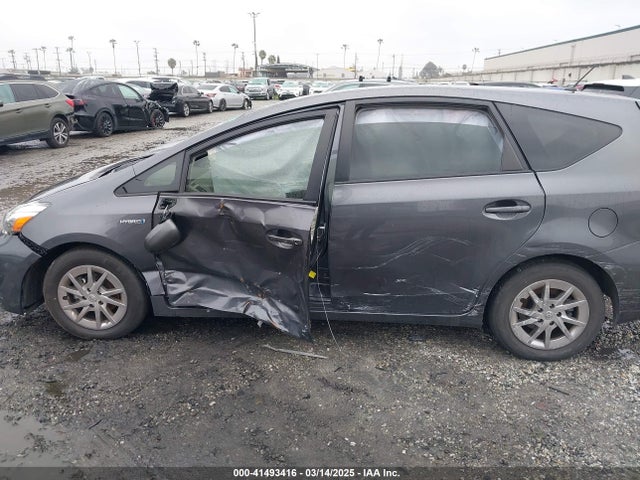 Toyota Prius V Two 2017 JTDZN3EU6HJ069884 Image 15