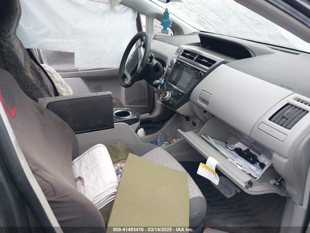 Toyota Prius V Two 2017 JTDZN3EU6HJ069884 Image 5