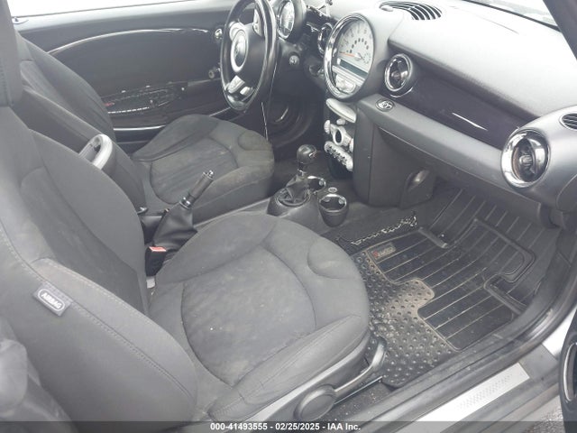 2010 MINI COOPER S WMWMS3C56ATY08712 Photo 4