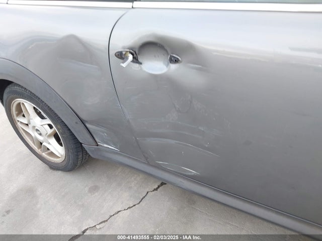 2010 MINI COOPER S WMWMS3C56ATY08712 Photo 5