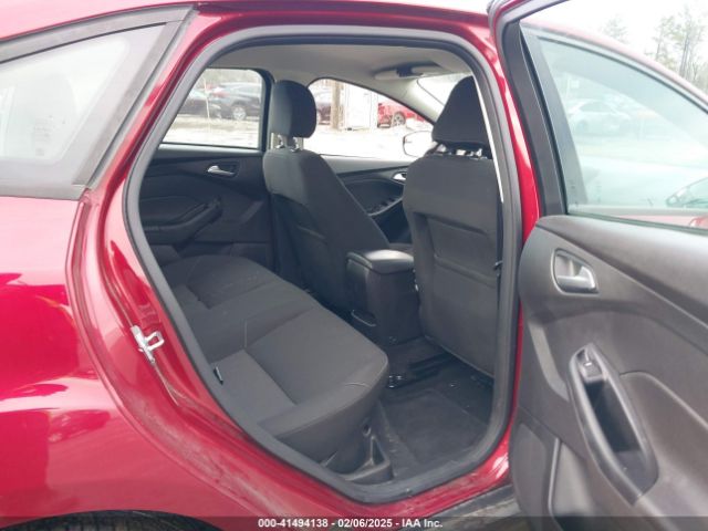 1FADP3F25HL275385 Ford FOCUS SE