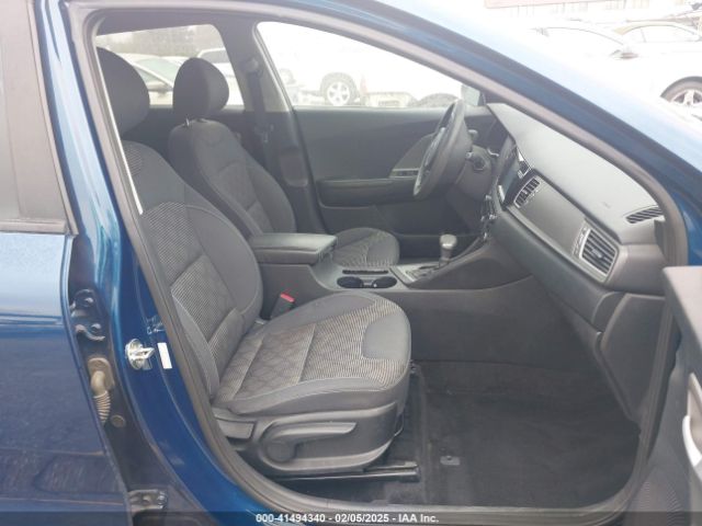 KNDCB3LC7H5101338 KIA NIRO LX