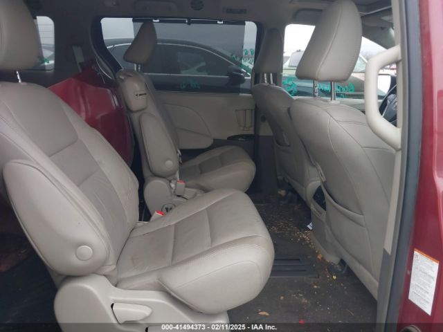 5TDYZ3DC5KS971445 Toyota Sienna Xle Premium 8 Passenger
