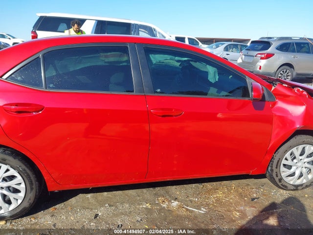Toyota COROLLA LE 2018 5YFBURHE3JP748153 Image 13