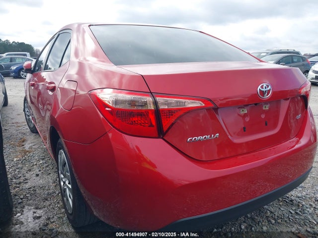 Toyota COROLLA LE 2018 5YFBURHE3JP748153 Image 3