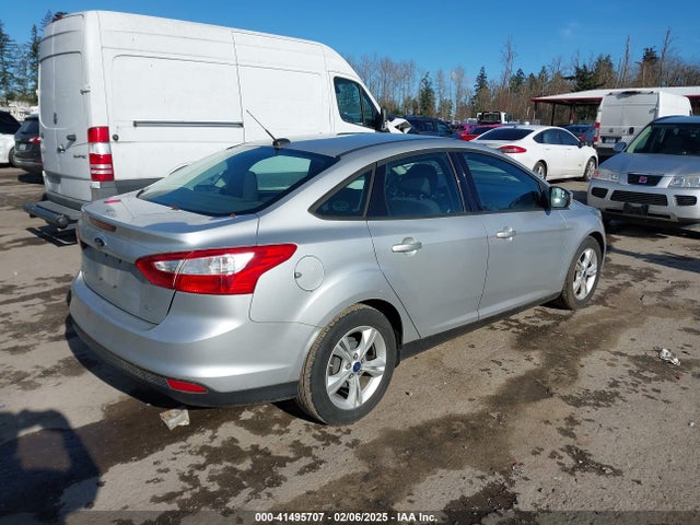 Ford FOCUS SE 2014 1FADP3F2XEL421467 Image 4