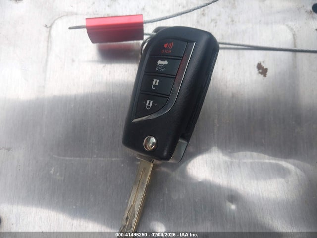 5YFEPMAE5NP321208 Toyota COROLLA LE