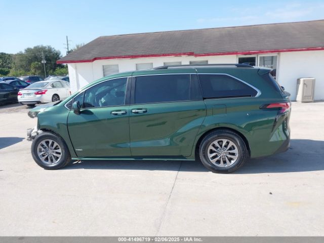 5TDYRKEC9MS062975 Toyota SIENNA XLE