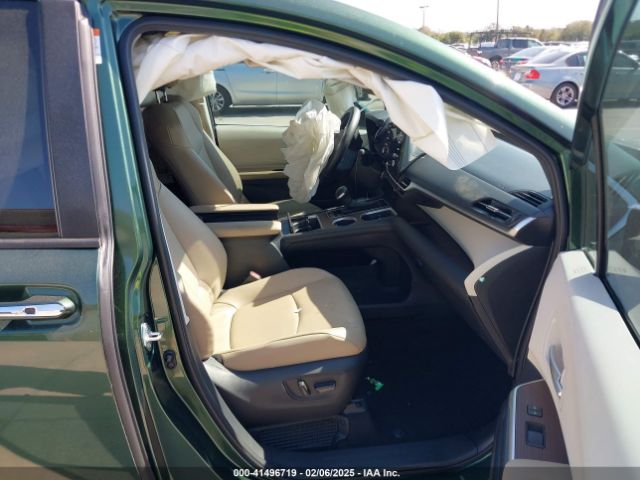 5TDYRKEC9MS062975 Toyota SIENNA XLE
