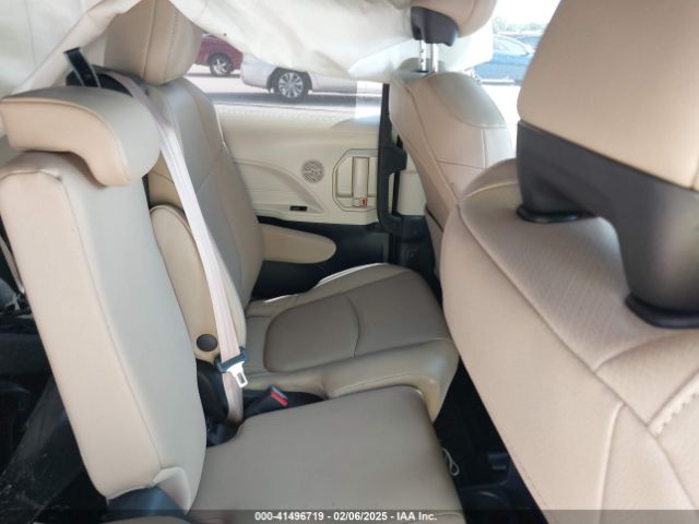 5TDYRKEC9MS062975 Toyota SIENNA XLE