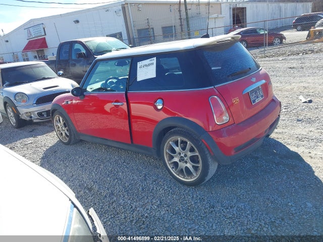 2006 MINI COOPER S WMWRE33556TN28185 Photo 2