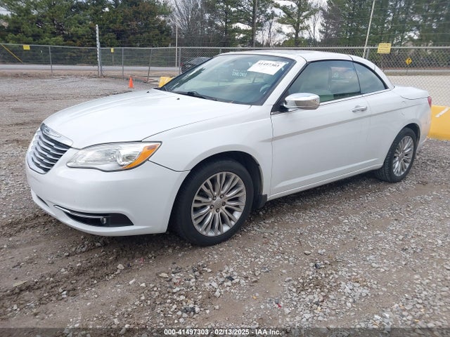 Chrysler 200 Limited 2014 1C3BCBFG7EN151917 Image 2