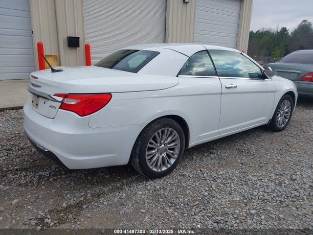 Chrysler 200 Limited 2014 1C3BCBFG7EN151917 Image 4