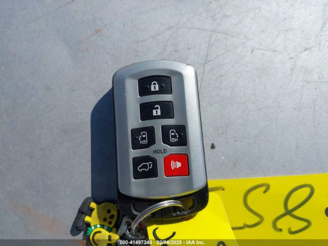 5TDYZ3DCXHS814325 Toyota Sienna Xle 8 Passenger
