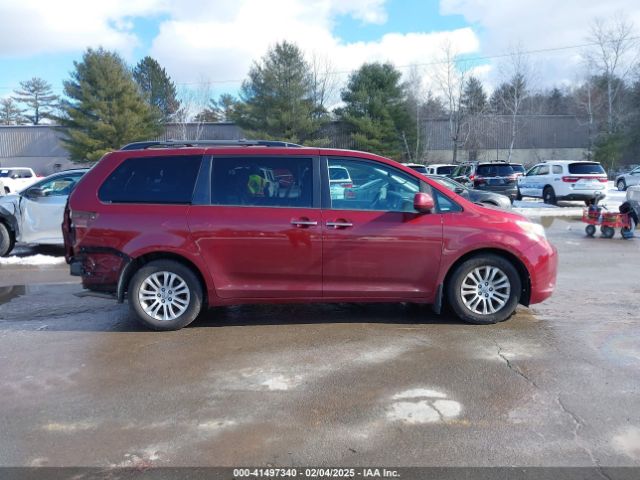 5TDYZ3DCXHS814325 Toyota Sienna Xle 8 Passenger