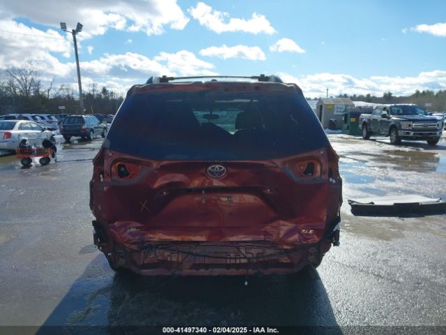 5TDYZ3DCXHS814325 Toyota Sienna Xle 8 Passenger