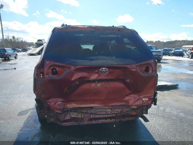 5TDYZ3DCXHS814325 Toyota Sienna Xle 8 Passenger
