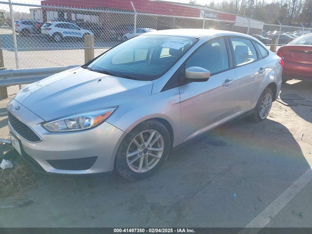 Ford FOCUS SE 2018 1FADP3F28JL239860 Image 2