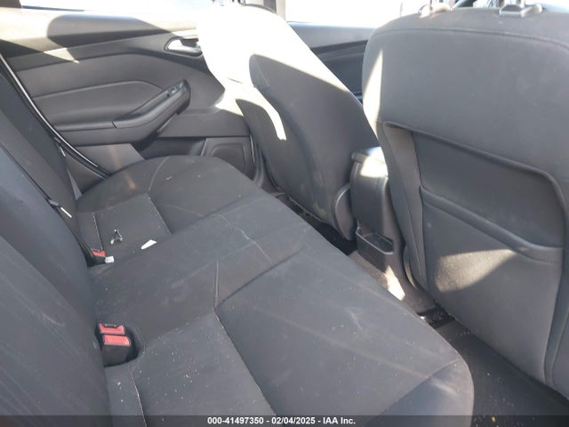 Ford FOCUS SE 2018 1FADP3F28JL239860 Image 8