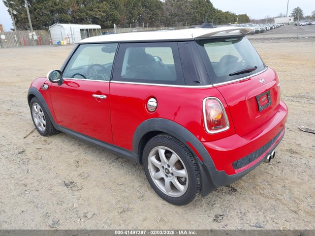 2010 MINI COOPER S WMWMF7C51ATZ74342 Photo 2