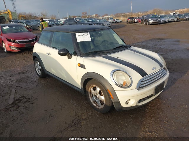 2009 MINI COOPER WMWMF335X9TW73606 Photo 0