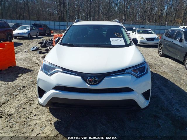 JTMZFREV5HJ720866 Toyota RAV4 LE