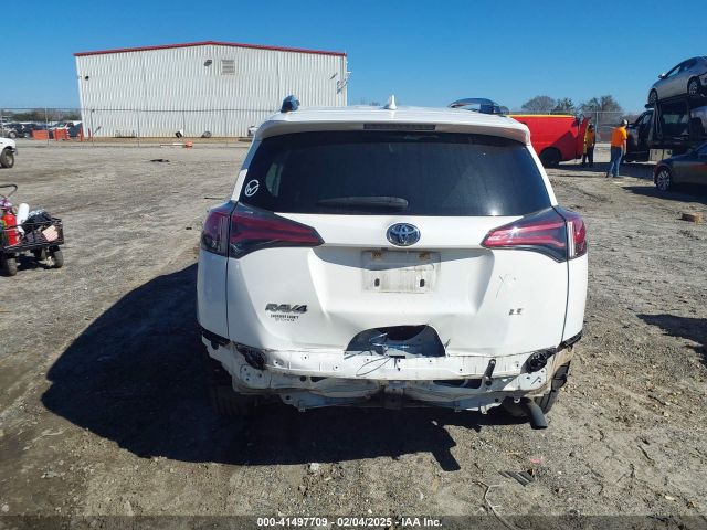 JTMZFREV5HJ720866 Toyota RAV4 LE