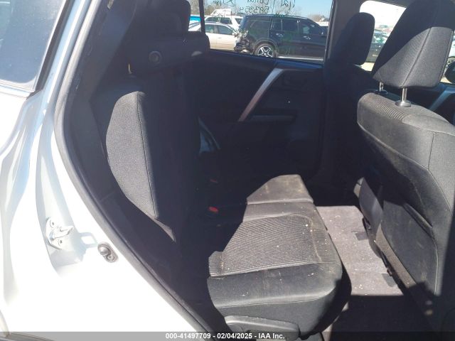 JTMZFREV5HJ720866 Toyota RAV4 LE