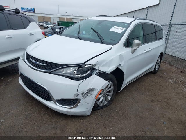 Chrysler Pacifica Touring L 2019 2C4RC1BG7KR626278 Image 2
