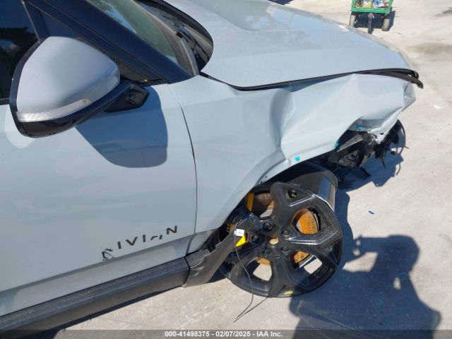 7PDSGABA3PN013007 Rivian R1s Adventure