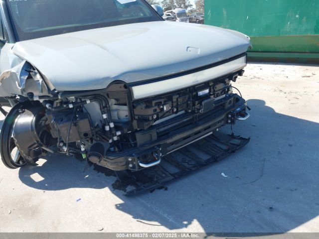 7PDSGABA3PN013007 Rivian R1s Adventure