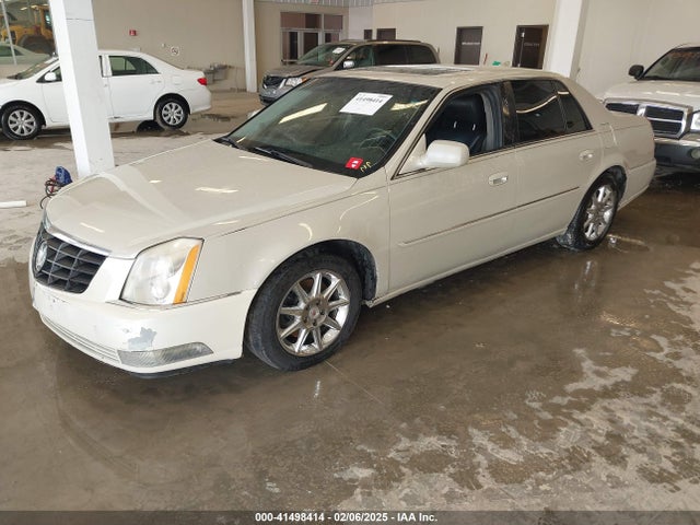 2011 CADILLAC DTS 1G6KD5E61BU123943 Photo 1