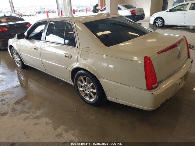 2011 CADILLAC DTS 1G6KD5E61BU123943 Photo 2