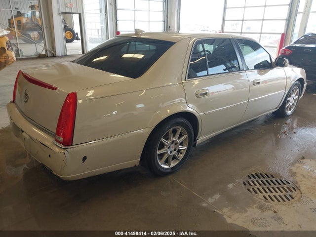 2011 CADILLAC DTS 1G6KD5E61BU123943 Photo 3